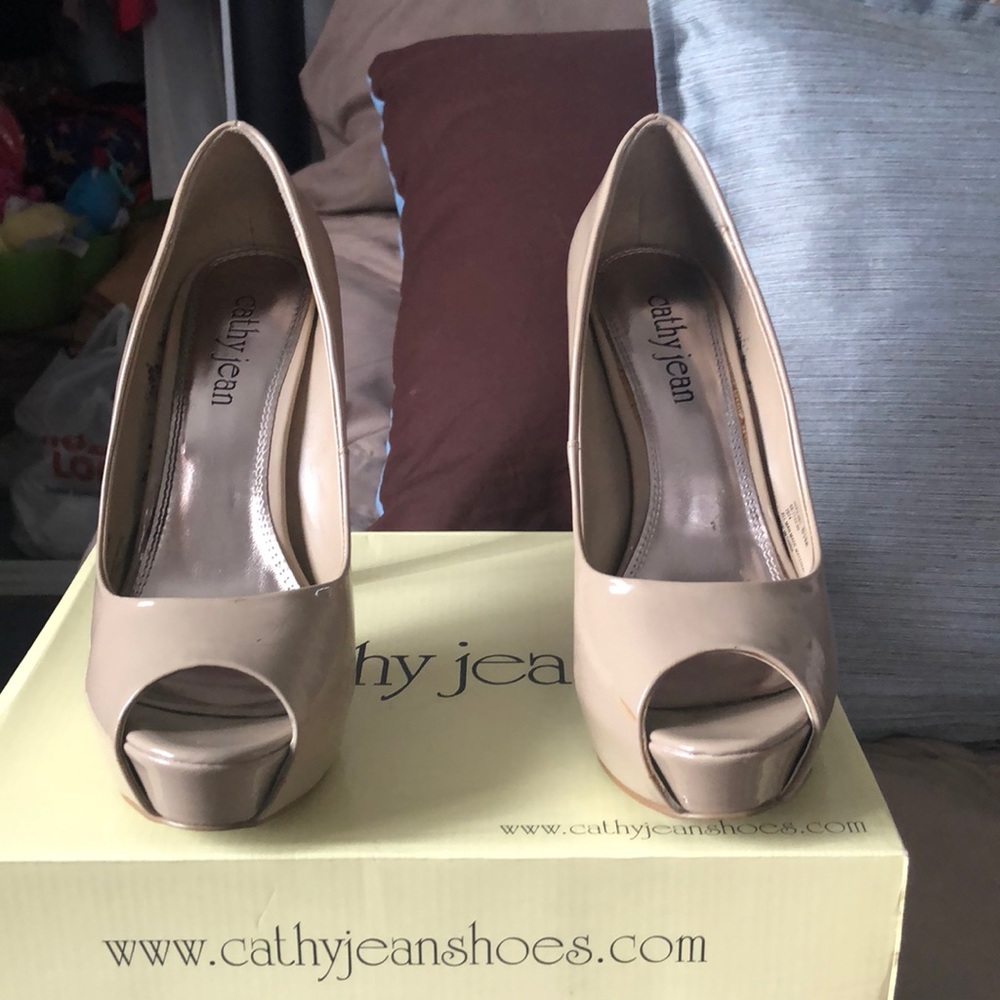 Shoes - Picture 2 of 4